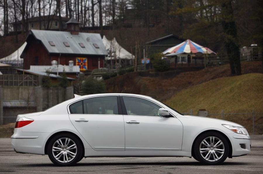  Hyundai Genesis Sedan 2011 года  (фото 7 из 39)